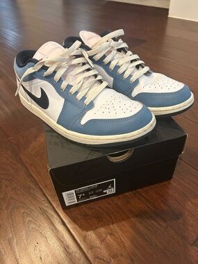Nike Air Jordan 1 Low SE Sneakers - White / Light Blue